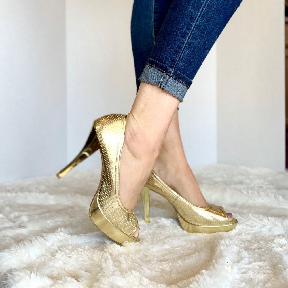 Gold Metallic Qupid Pumps | size 8